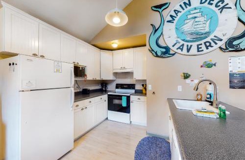 Pacific City House | Main Deck