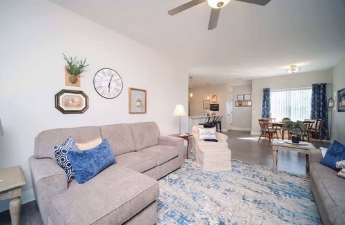 Bettendorf Condo | Main Floor Cozy 2 Bedroom Condo with a master suite in Bettendorf