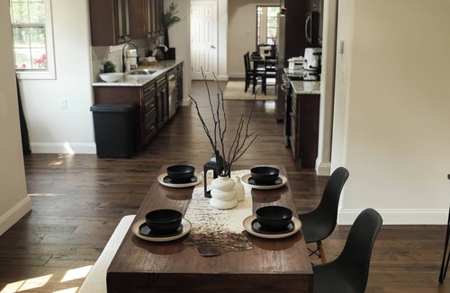 Airport Drive House | Main Getaway, Sleeps 19/15 bed!