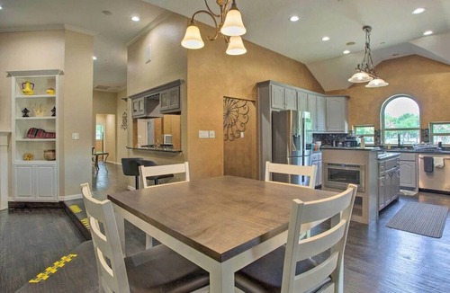 Allen Villa | Main House · Heated Pool~Pool Table~SPA~Home Theatre~Sleeps-20