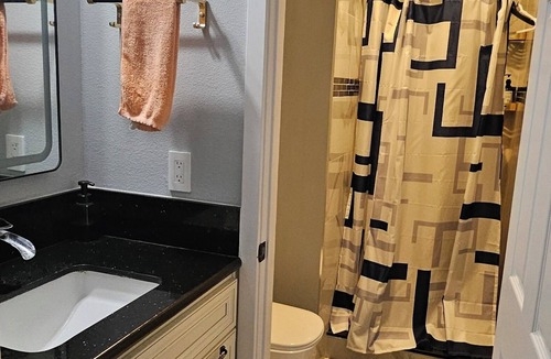 Hacienda Heights House | Main House~Two Baths~Full Kitchen~Two Queen-size Beds~讲中文
