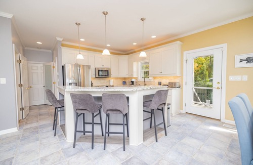 Morristown House | MAIN LAKE VIEWS - Fire Pit - Kayaks, SUPs - Pool Table - Bikes