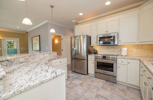 Morristown House | MAIN LAKE VIEWS - Fire Pit - Kayaks, SUPs - Pool Table - Bikes
