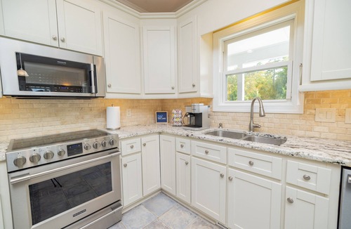 Morristown House | MAIN LAKE VIEWS - Fire Pit - Kayaks, SUPs - Pool Table - Bikes