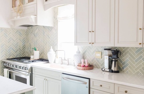 Kingsville House | Main & Leslie - Gorgeous Getaway on Main Street with Chef's Kitchen