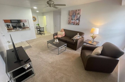 Mount Pleasant Apartment | Main Level 2-bedroom 2-bathroom apartment