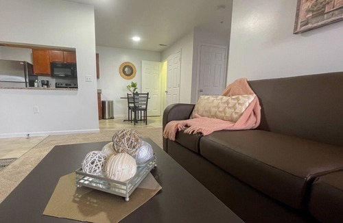 Mount Pleasant Apartment | Main Level 2-bedroom 2-bathroom apartment