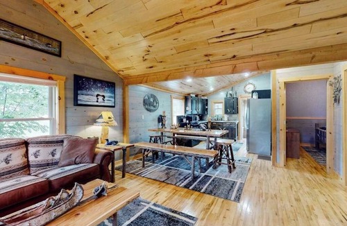 Mercer House | Main Level Cozy Home, Conveniently located near downtown by Lakes & Trails.