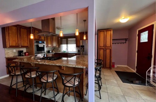 Thunder Bay House | main level in prestigious area nn