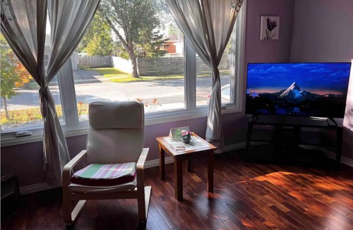 Thunder Bay House | main level in prestigious area nn