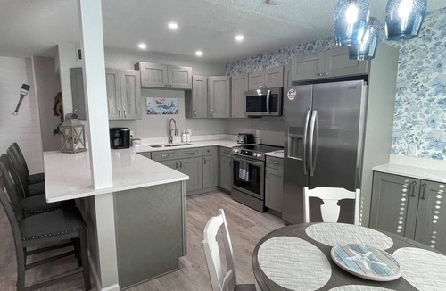 Weeki Wachee Gardens House | Main River Mermaid Sleeps 8 kayaks for everyone. Gulf access for scalloping