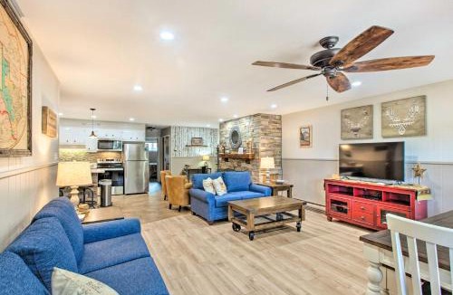 Red River Apartment | Main St Red River Ski Condo with Mountain View!