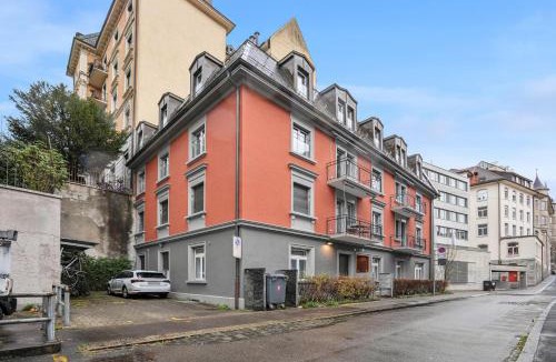 Center Apartment | Main Station Studio - Color 1