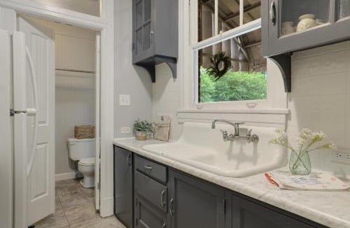 New Iberia Apartment | Main Street Charmer