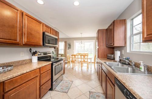 Monroe House | Main Street Cottage For 6