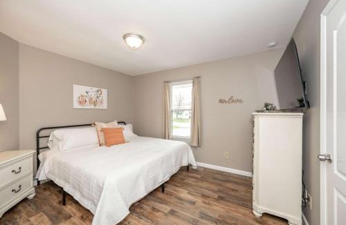 Monroe House | Main Street Cottage For 6