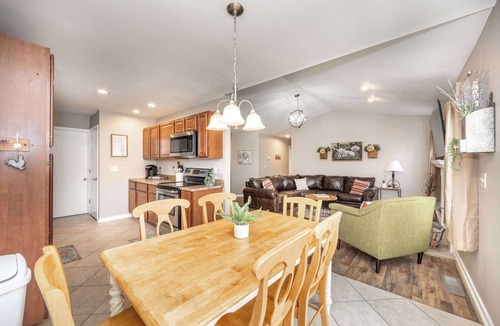 Monroe House | Main Street Cottage For 6