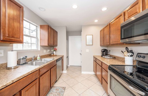 Monroe House | Main Street Cottage For 6