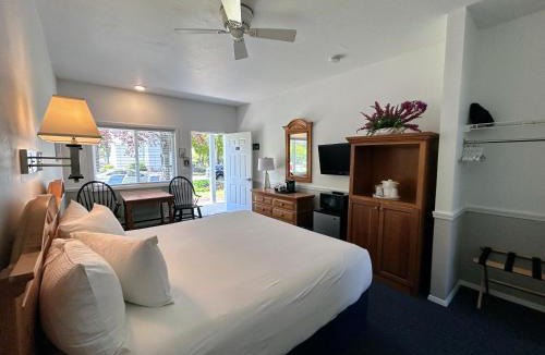 Fish Creek Hotel | Main Street Motel