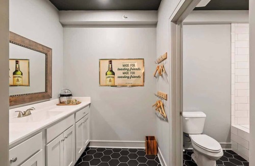 Parkville Apartment | Main Street Penthouse Walkable King Bed+Dining