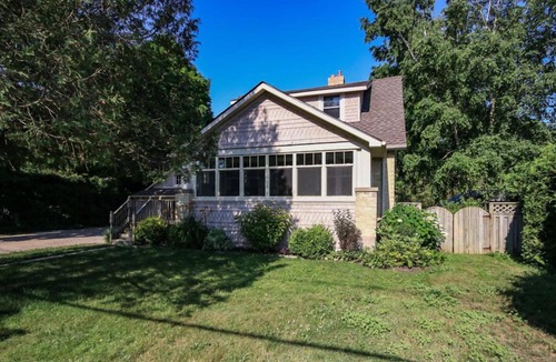 Bayfield Cottage | Main Street Retreat lovely heritage cottage steps from restaurants