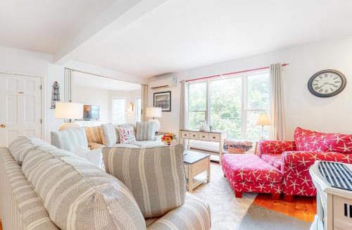 Tisbury Apartment | Main Street Upper