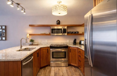 Downtown Park City Apartment | Main Street | Walk to Shopping | Private Balcony