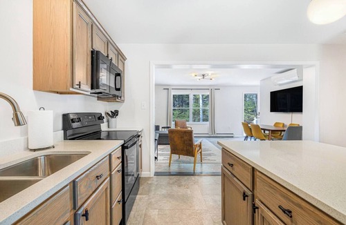 Ellsworth Apartment | Maine Forest Hideaway