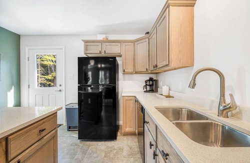 Ellsworth Apartment | Maine Forest Hideaway