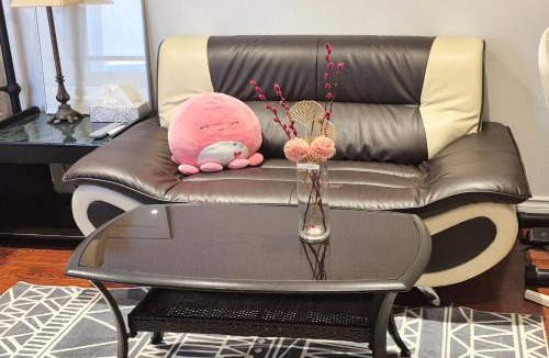 Steeles House | Mainfloor Spacious Cozy Room near Pacific Mall