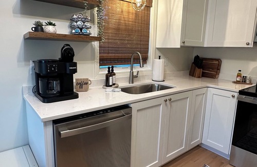Kutzky Park House | Mainstay - 3BR Main Floor Living Recliner, Bright space! Mayo Discount