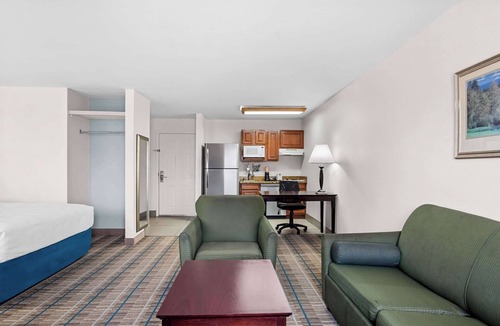 Addison Hotel | MainStay Suites Addison-Dallas