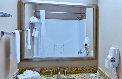 Addison Hotel | MainStay Suites Addison-Dallas