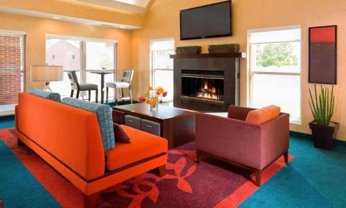 Appleton Hotel | MainStay Suites Appleton Airport - Fox River Mall Area