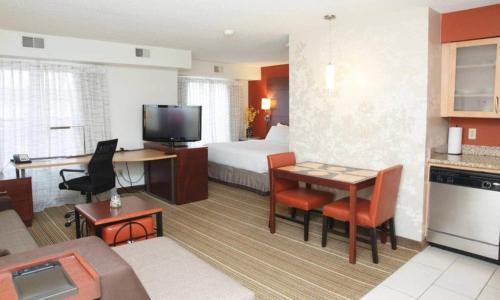 Appleton Hotel | MainStay Suites Appleton Airport - Fox River Mall Area