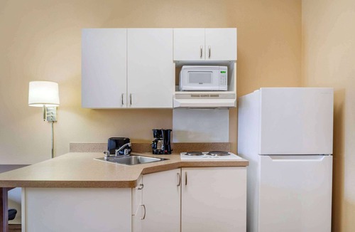 Hillside Hotel | MainStay Suites Chicago Hillside