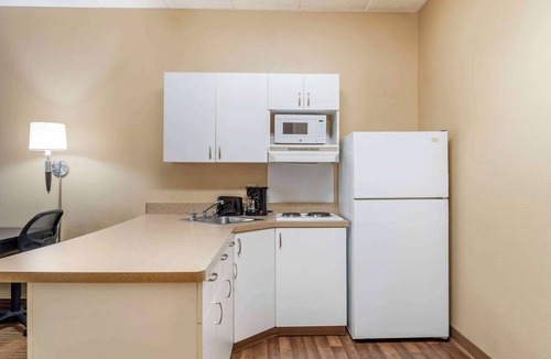 Hillside Hotel | MainStay Suites Chicago Hillside