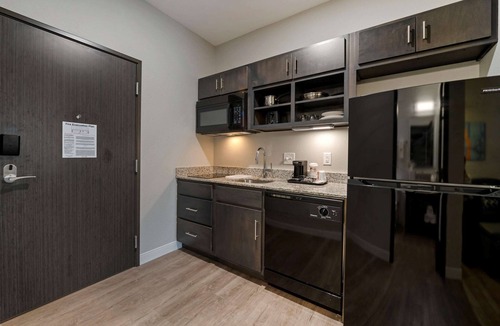 Mount Auburn Hotel | MainStay Suites Cincinnati University - Uptown