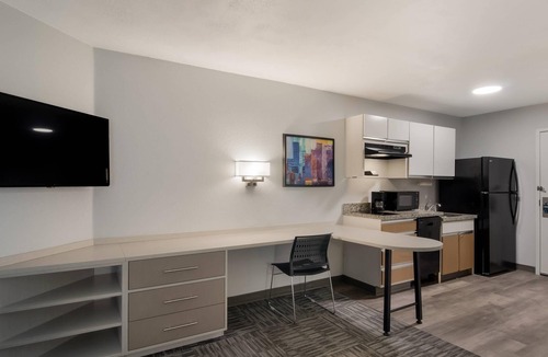 Centennial Hotel | MainStay Suites Denver Tech Center