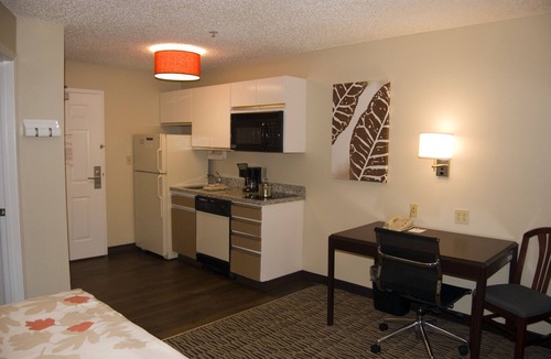 Auburn Hills Hotel | MainStay Suites Detroit Auburn Hills