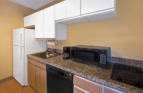Auburn Hills Hotel | MainStay Suites Detroit Auburn Hills
