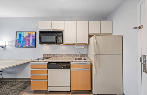 Greensboro Hotel | MainStay Suites Greensboro