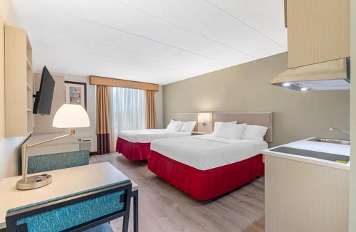 Lansing Hotel | MainStay Suites Lansing West
