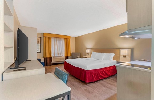 Lansing Hotel | MainStay Suites Lansing West