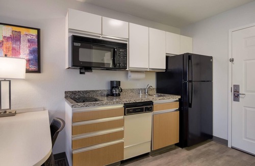 West Omaha Hotel | MainStay Suites Omaha Old Mill