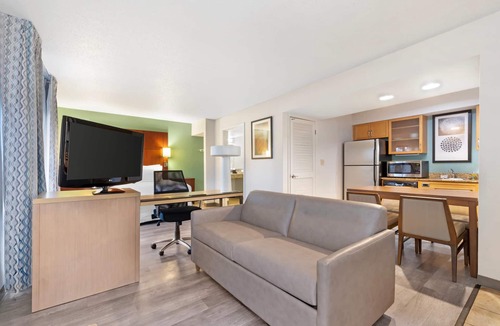 Richmond Heights Hotel | MainStay Suites St. Louis - Galleria