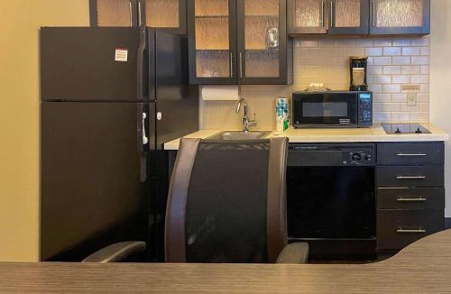Greenwich Hotel | MainStay Suites - Wichita NE