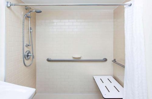 Greenwich Hotel | MainStay Suites - Wichita NE