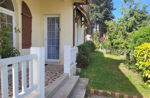 Merville-Franceville-Plage House | Maison mer Proche Cabourg, Terrain Clos, pas D'étage
