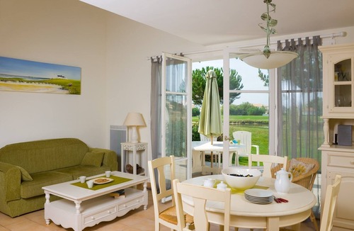 L'Aiguillon-sur-Vie House | Maison Abordable et cosy | Jardin + Piscine+ Golf
